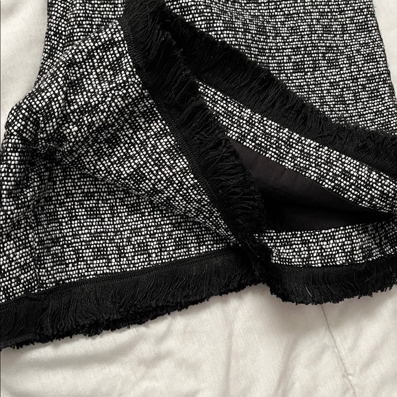 Classy Beulah Women's Bermuda Black & White Thick Cozy Tweed Fringe Shorts Small - Picture 8 of 8